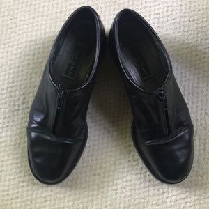 Vintage Cole Haan zip shoes!